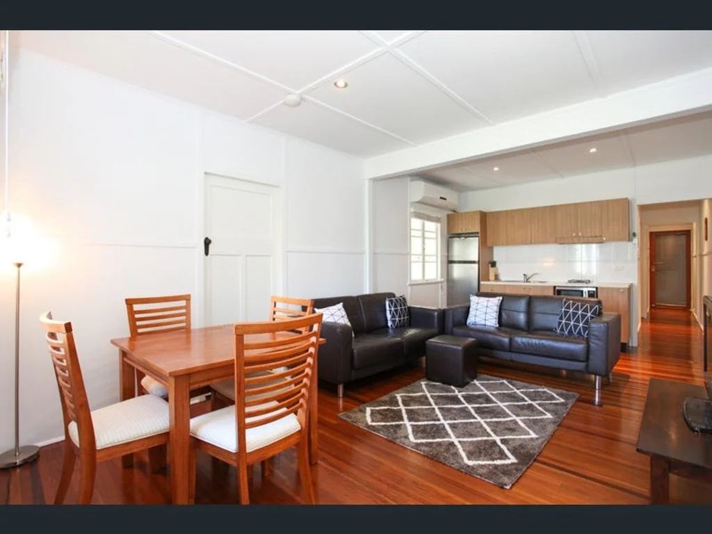 South Mackay 2 Bedroom Nice furnited 2 bedroom appartment close to the city centre and several shopping presincts with 1 secure parking bay .
