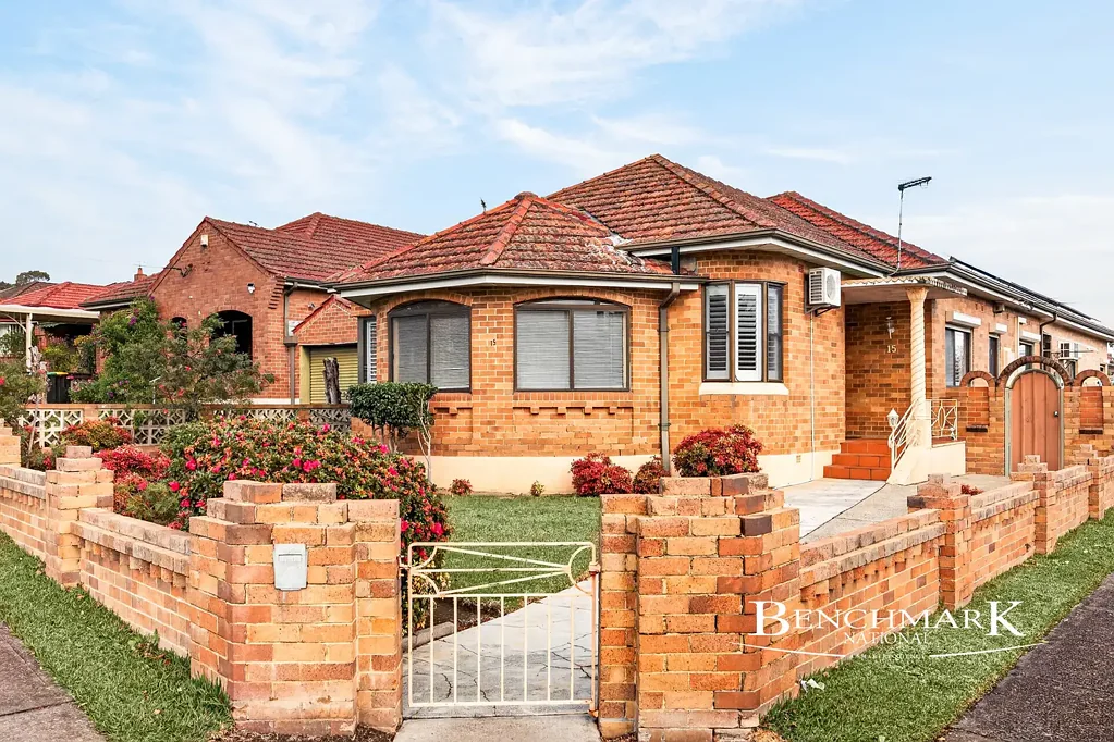 Beverly Hills 5 Slaapkamer Prime Corner Position | Full Brick Family Home