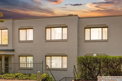 Narrabundah 2 Bedroom Contemporary Ground-Floor Apartment with Breathtaking Views