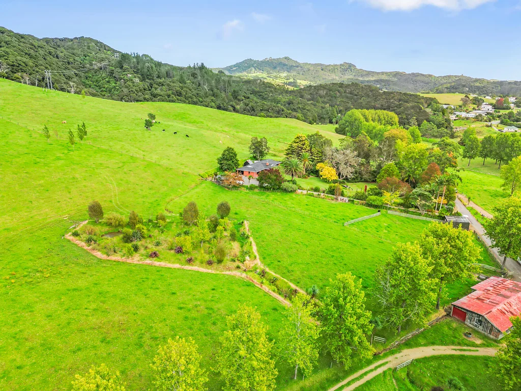 Kaeo Lifestyle farm on the edge of town!