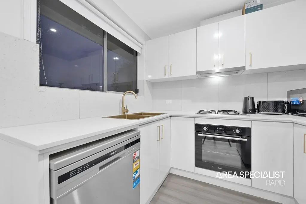 Dandenong 2ਬੈੱਡਰੂਮ Cozy & Convenient: Family Unit for City Living!