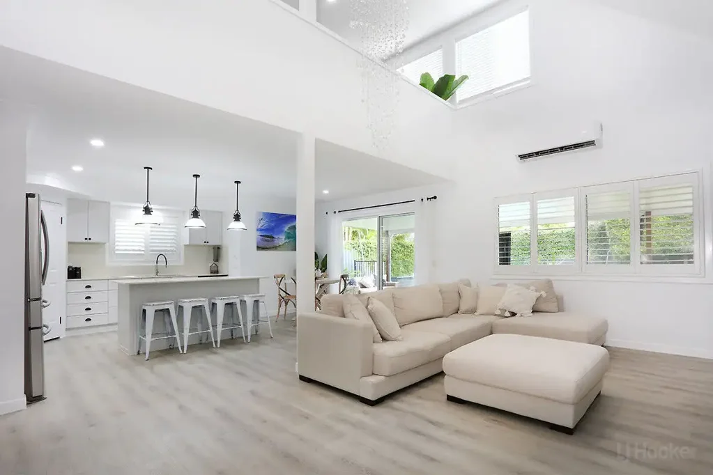 Hollywell 5Kwarto Modern Family Home in a Great Location