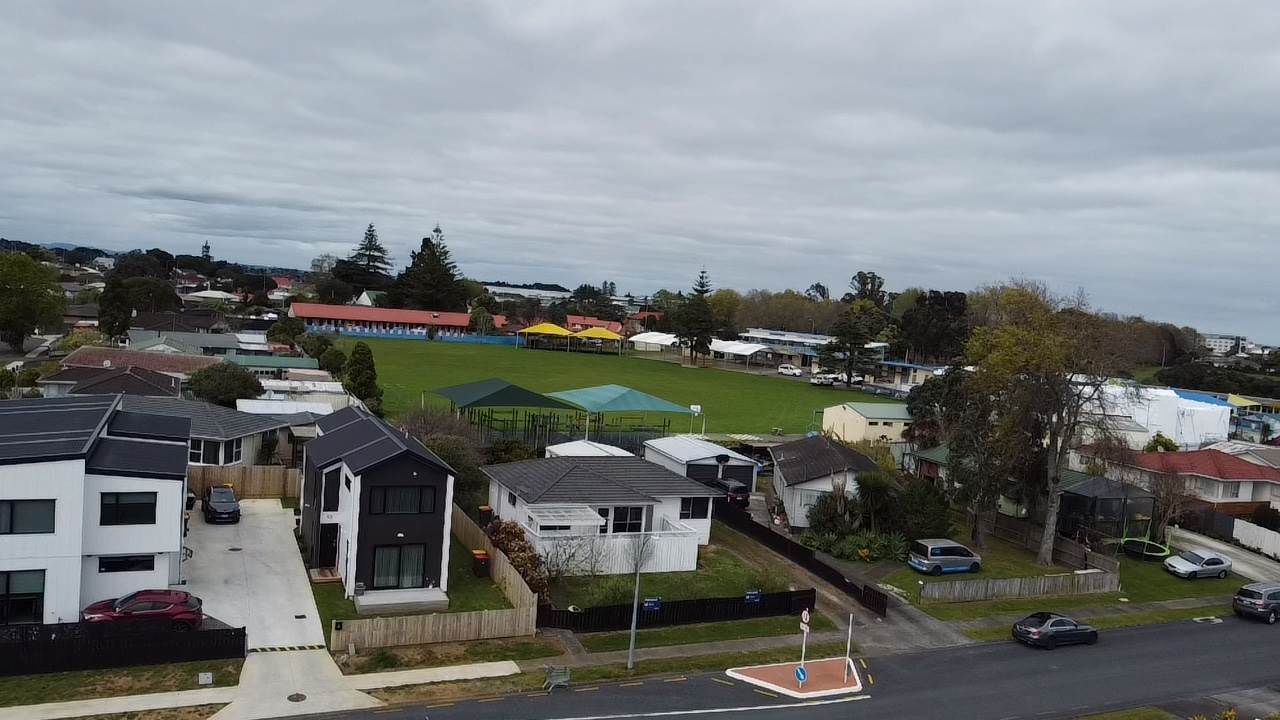 4 Desford Place, Mangere, photo 12