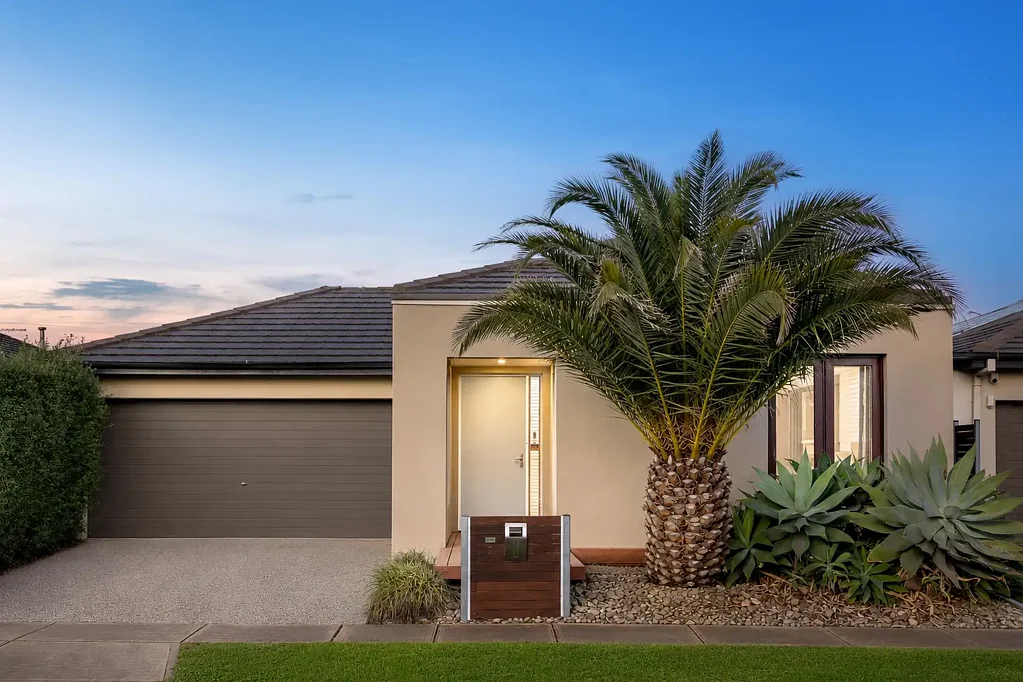 Point Cook 3房 Point Cook 黄金地段的现代样板房生活 Contemporary Ex-Display Living in a Prime Point Cook Location