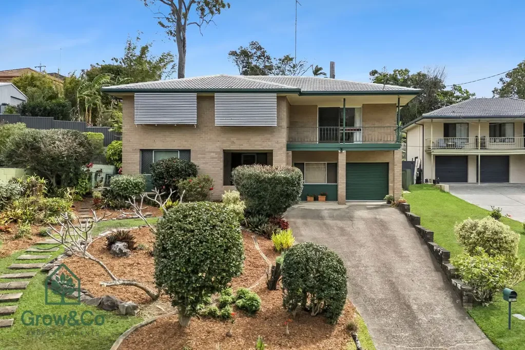 Molendinar 4Kwarto Massive 1,148m² Block, Park Views & Room for the Whole Family!