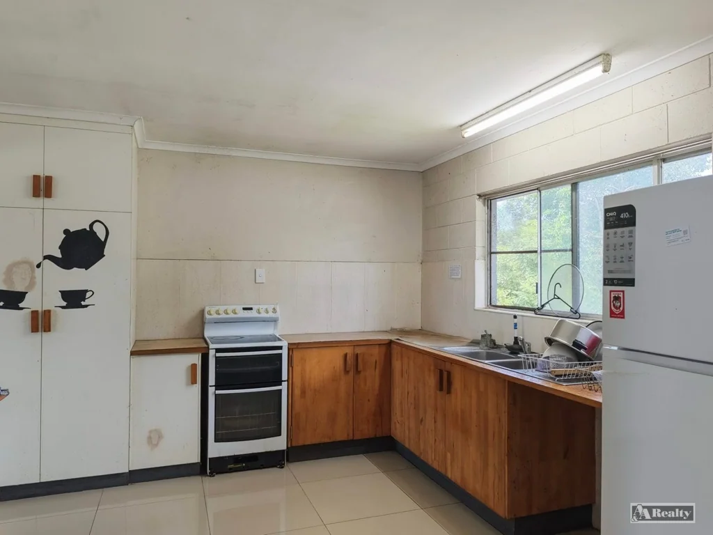 Mourilyan 6 Bedroom DOUBLE STOREY HOME