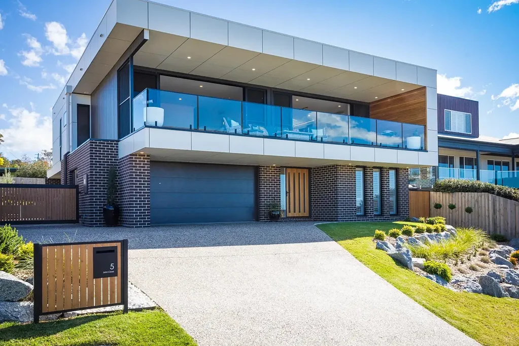 Merimbula 3Kwarto Striking Home with Sweeping Ocean Views