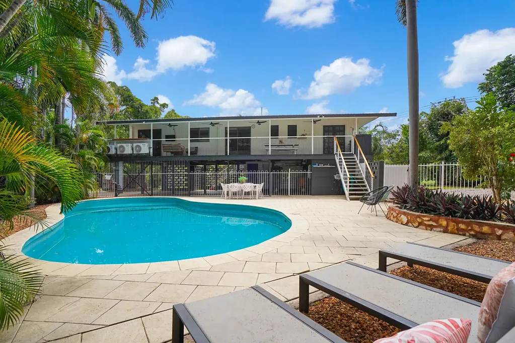 Luxurious 4-Bedroom Home with Pool and Yard - Fully Furnished and Equipped!