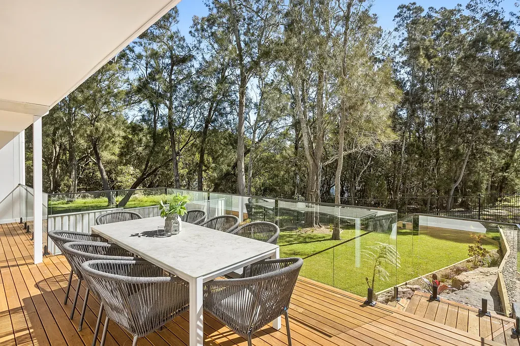 Peakhurst 4 Slaapkamer Modern Family Home in Leafy Setting