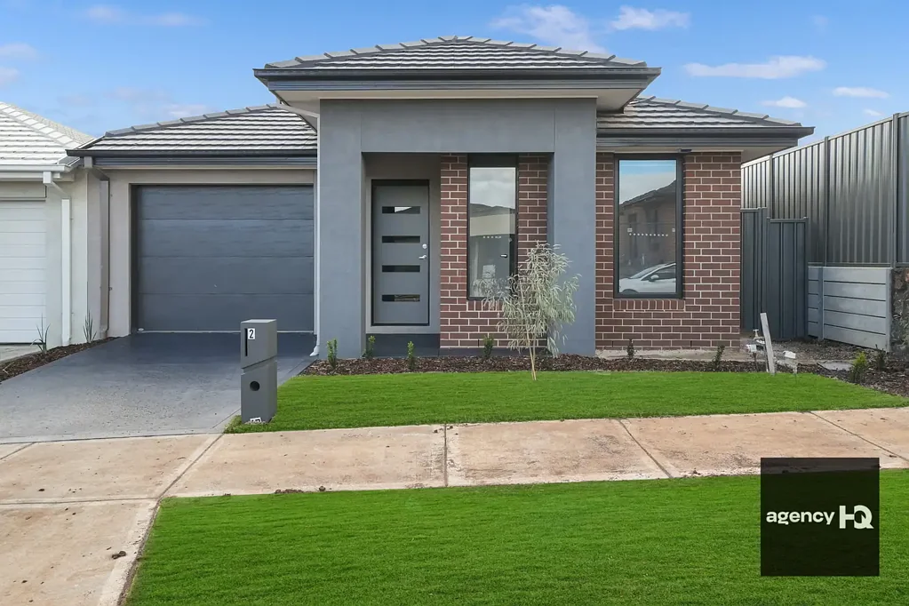 Gorgeous & Spacious Newly Built Family Home!