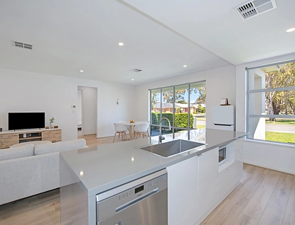 15A Fleetwood Crescent, Henley Beach, Western Adelaide, 3房, 2浴, House