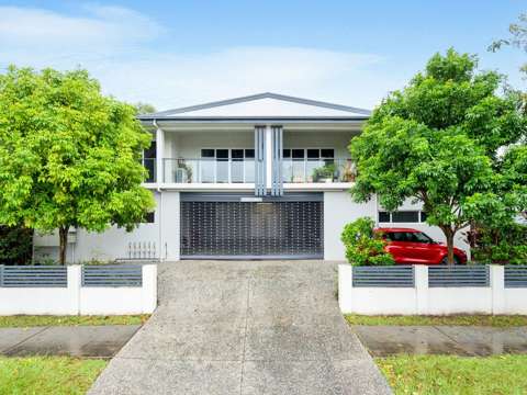 Acacia Ridge 2 Bedroom Modern Top-Floor Unit in Boutique Complex with Low Body Corporate Fees