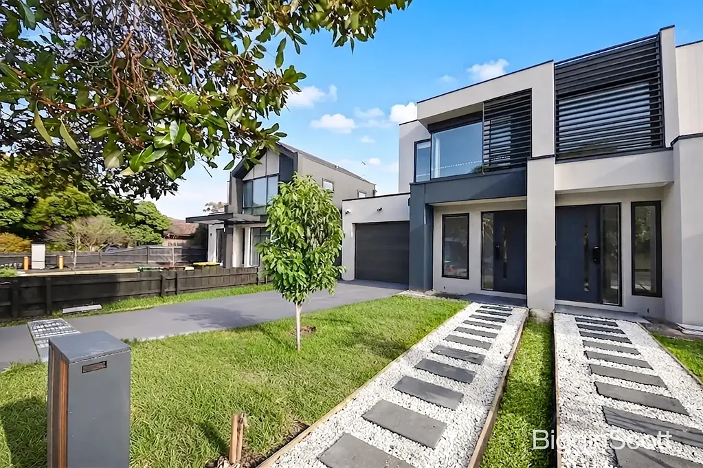 Brand New Luxury Living in Carnegie's Most Convenient Location