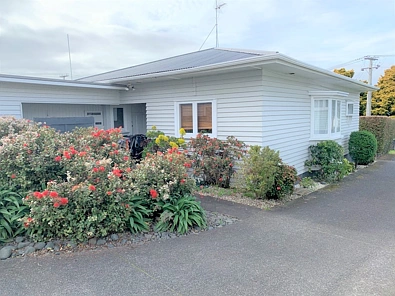 Renovated character bungalow in sunny quiet location