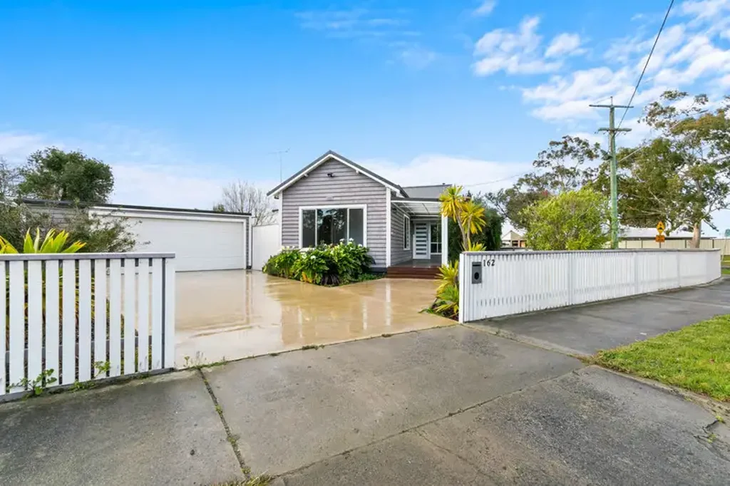 Neat 3-Bedroom Home Close To Schools!