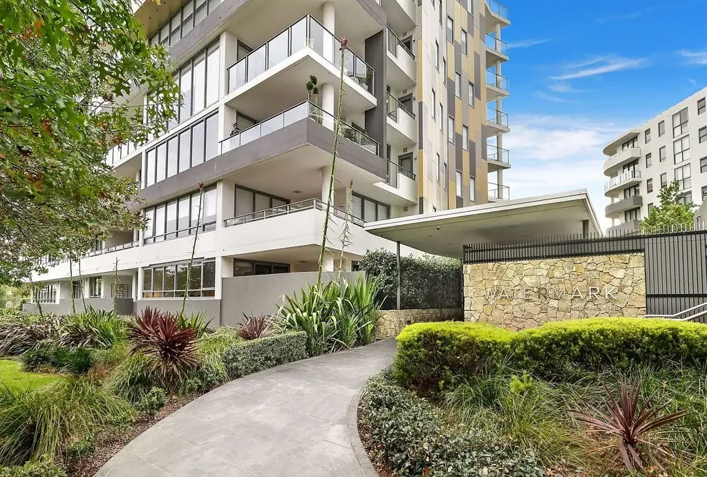MODERN FURNISHED ONE BEDROOM APARTMENT