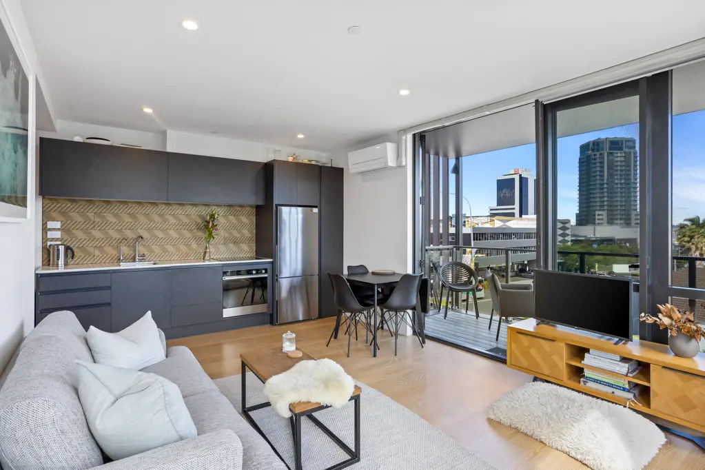 Takapuna 2 Bedroom Living in the Heart of Takapuna!