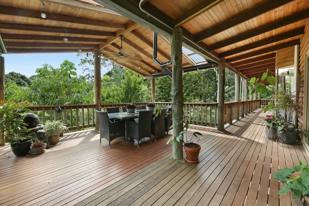 Beechmont 6غرفة نوم Dual Living Rainforest Estate on Double Block with Income-Generating Cabins!