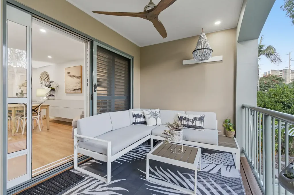Clear Island Waters 3غرفة نوم LUXURY RENOVATED TOWNHOUSE IN ONE OF GOLD COAST'S MOST CENTRAL & SOUGHT AFTER LOCATIONS