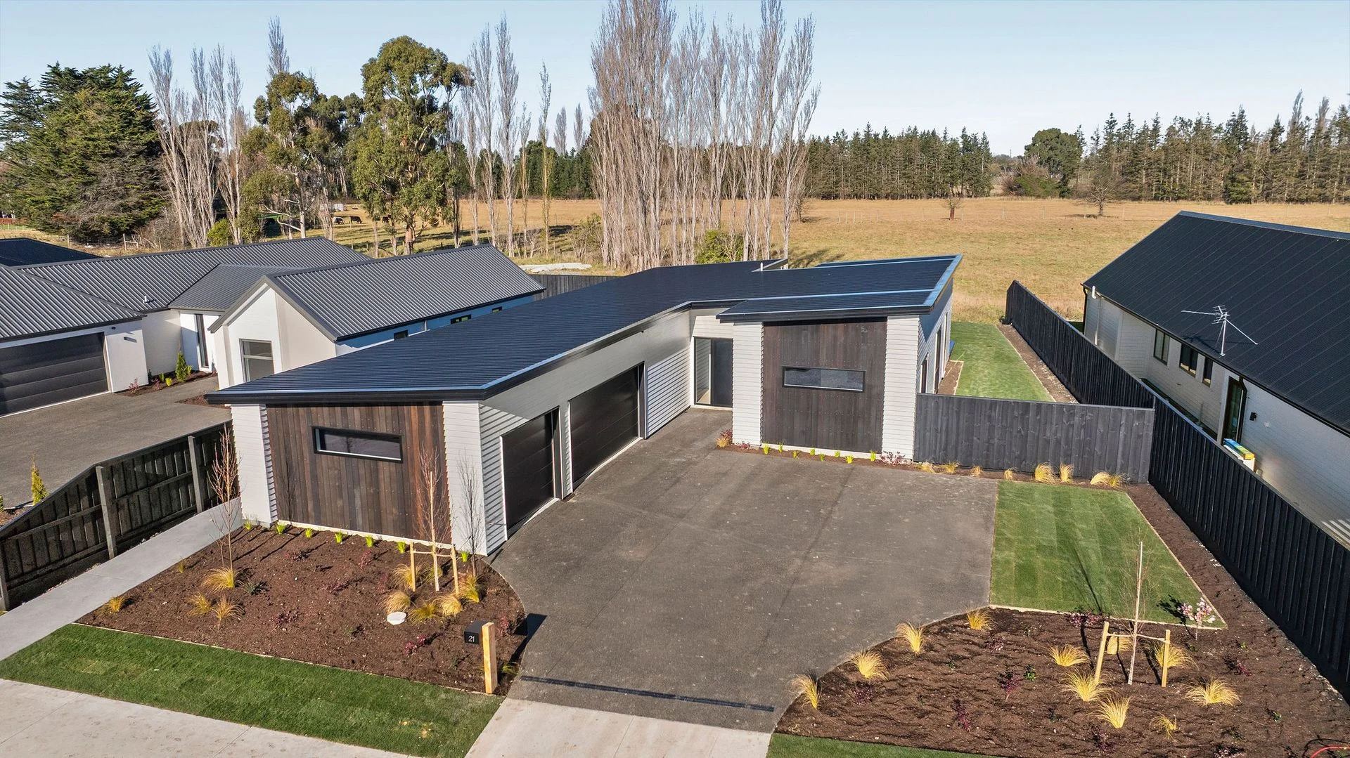 Rangiora 4ห้องนอน Where Modern Living Meets Rural Views