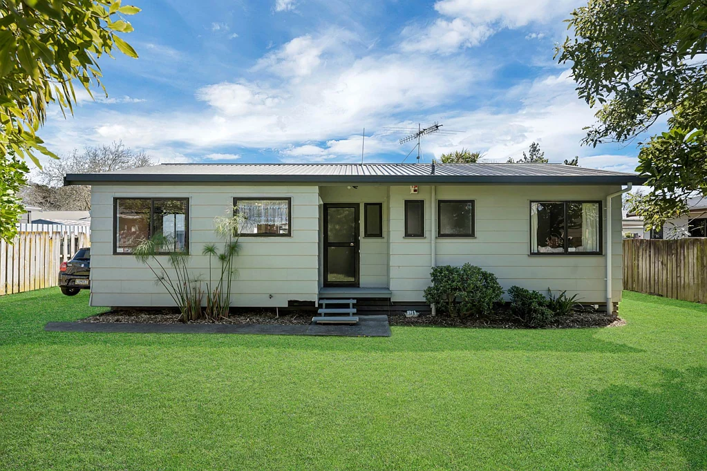 Pukekohe 3房  Fully Renovated Home on 714sqm Freehold Section