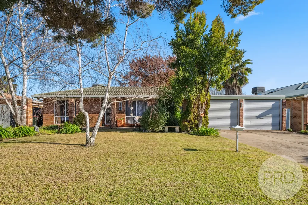 24 Grevillea Crescent, Lake Albert, NSW 2650