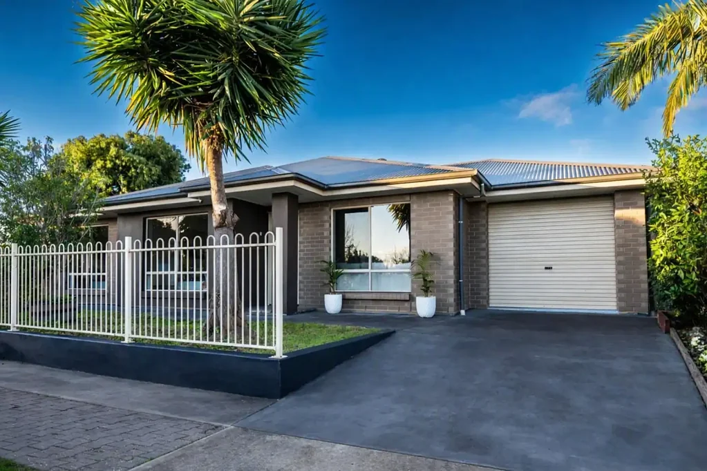 Holden Hill 4બેડરૂમ Low Maintenance Comfort - 4 Spacious Bedrooms - Room for the Growing or Larger Family!