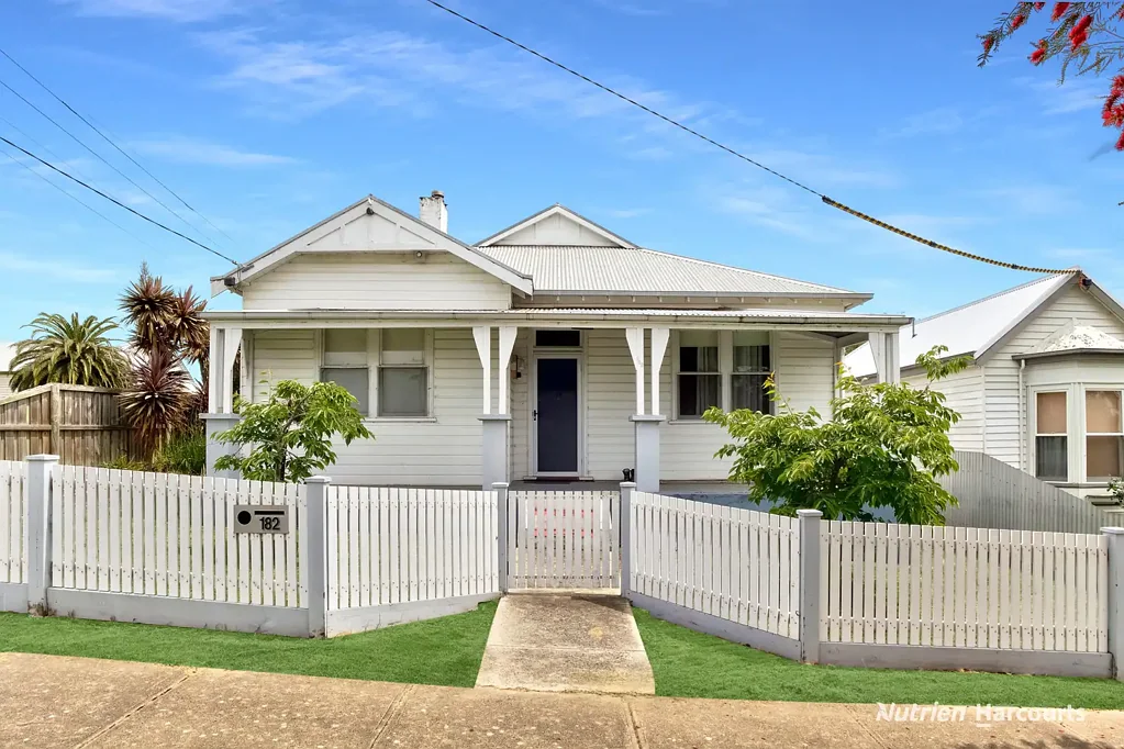 182 Henty Street, Casterton, VIC 3311