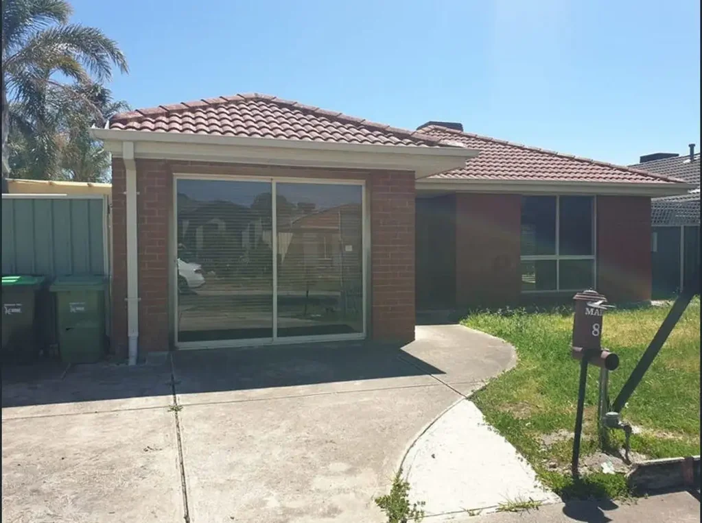 Modern & comfortable home ideal for families or professionals!