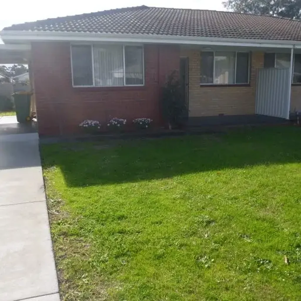 TIDY STREET FRONT HOME!