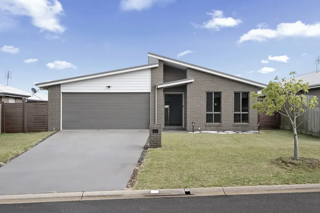 17 Abbey Street, Cranley, QLD 4350