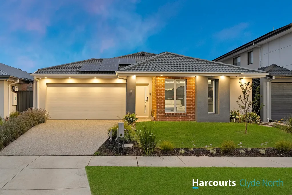 9 Fandango Street, Clyde North, VIC 3978
