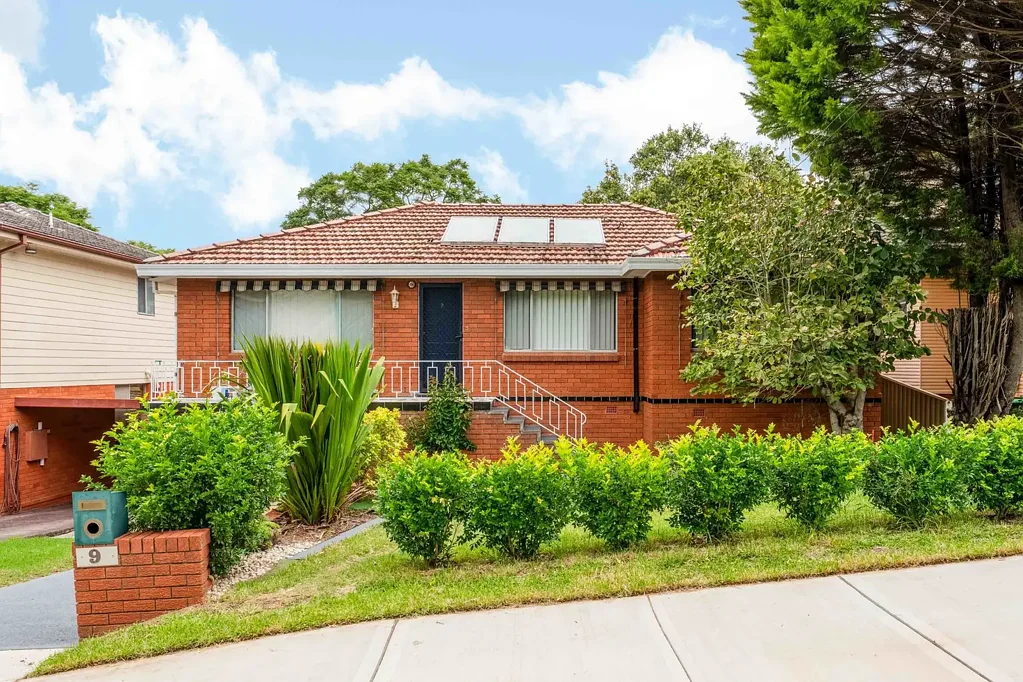 Telopea 4部屋 Exceptional Family Home with Dual Living Potential & Duplex Opportunity (STCA) in the Carlingford West Public School Catchment