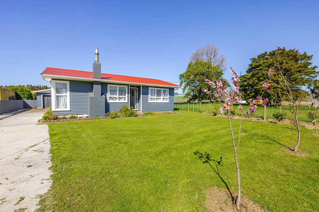 Porangahau 2 Bedroom Rural views and village comfort