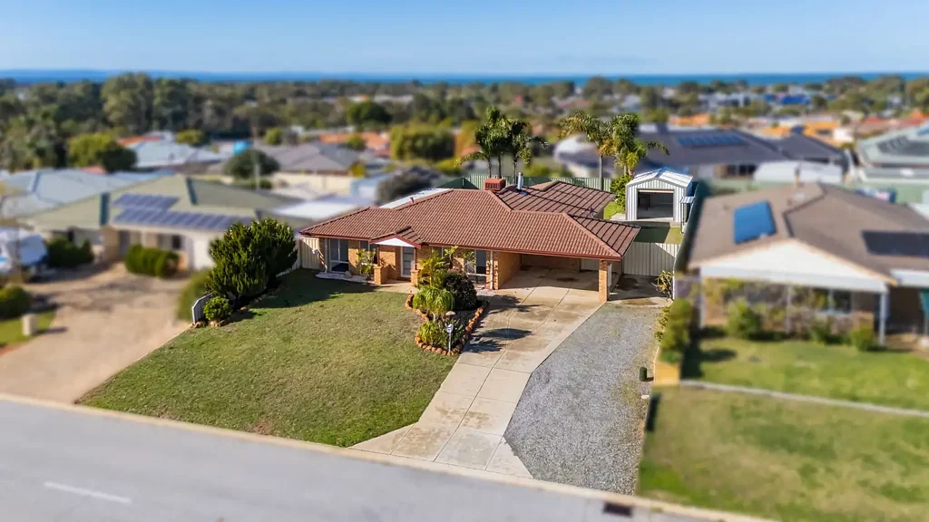 Halls Head 4 Bedroom Under offer.
