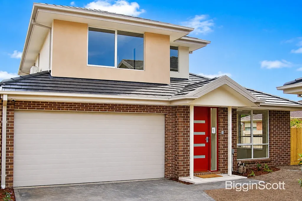 BEAUTIFUL TOWNHOUSE IN SUPERB LOCATION