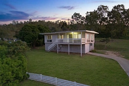 12 Racecourse Road, Mount Morgan