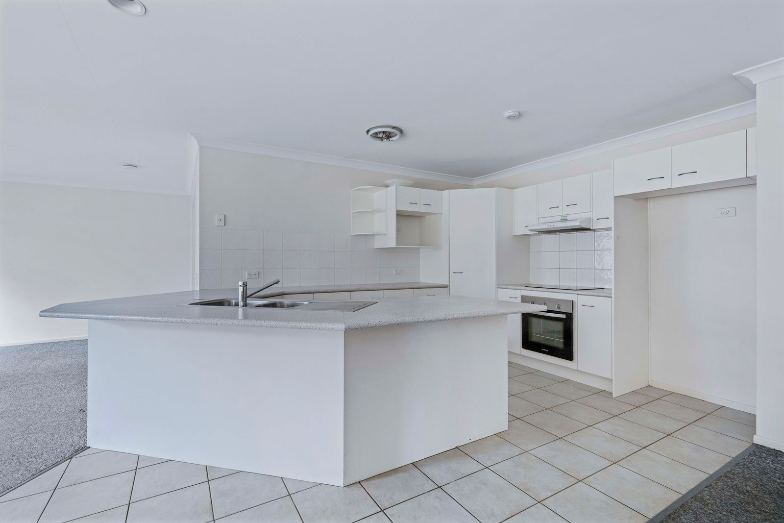 8 WATTLE CL, BRIDGEMAN DOWNS QLD 4035, 0房, 0浴, House