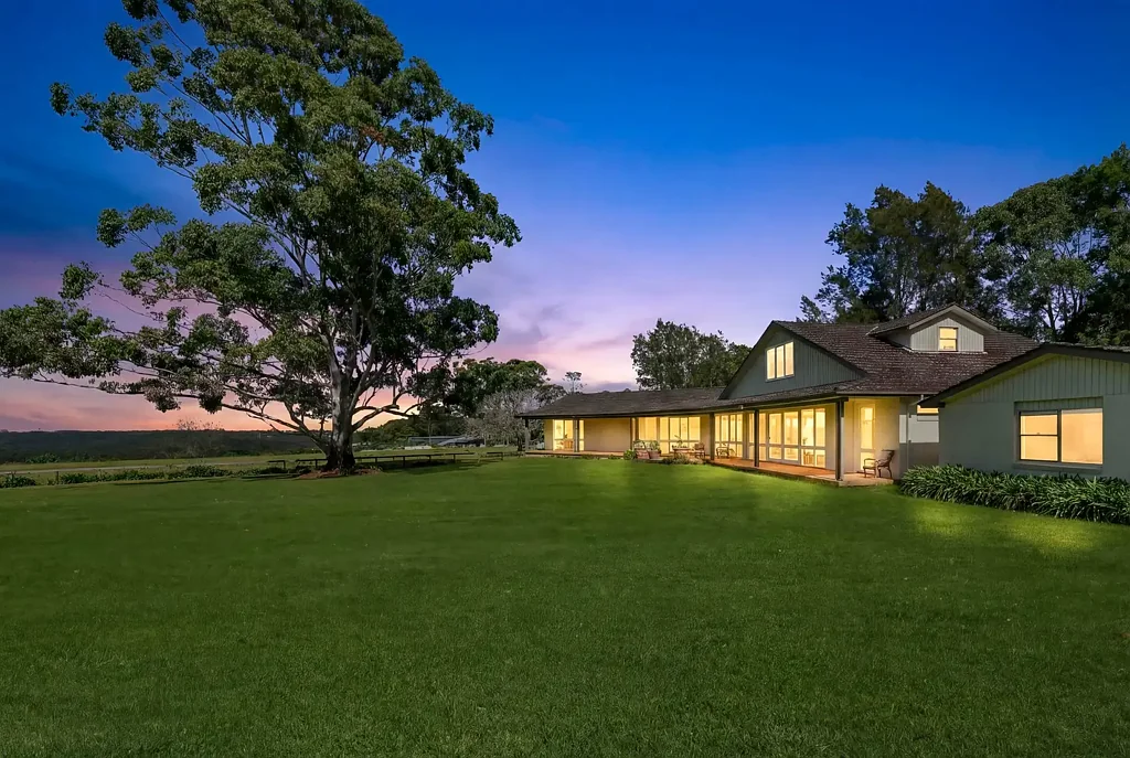 Duffys Forest 4 Slaapkamer The Pinnacle of Acreage Living - 5 Level Acres in a Prestigious Cul-De-Sac with a View to Match