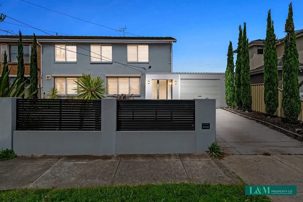 Dallas 6chambre Fully Renovated Beauty with granny flat!