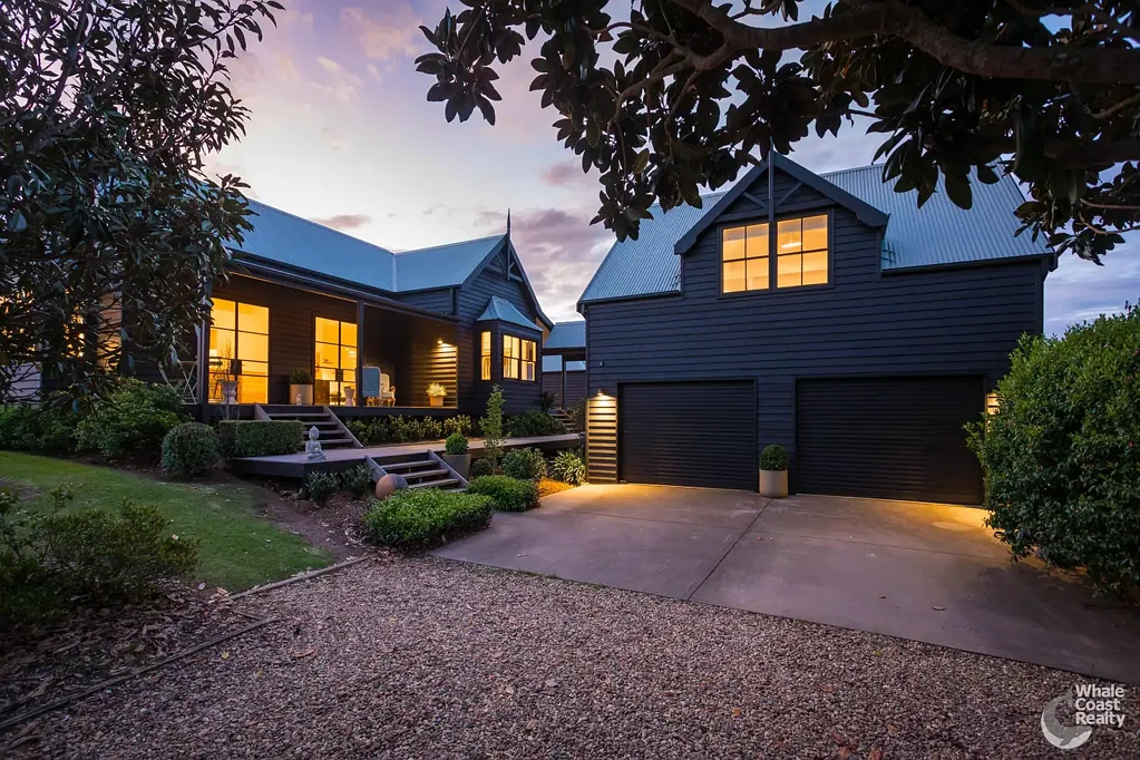 Bodalla 6 Bedroom The All Saints Rectory - A World Beyond The Hedge