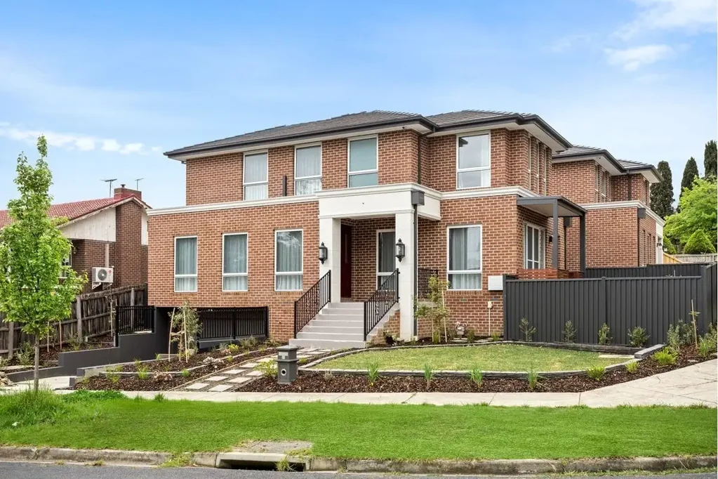 Large family home located in Doncaster East Secondary zone