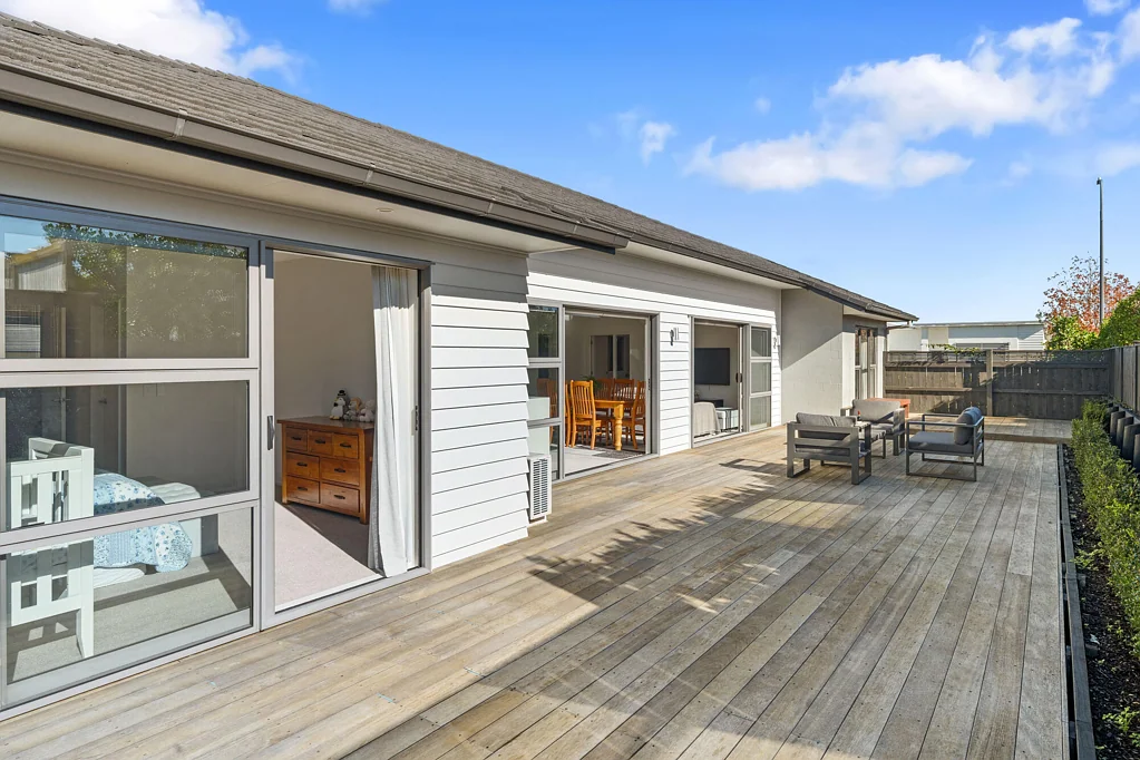 Karaka 4 Slaapkamer #GAMEDAY. AUCTION THIS WEDNESDAY!