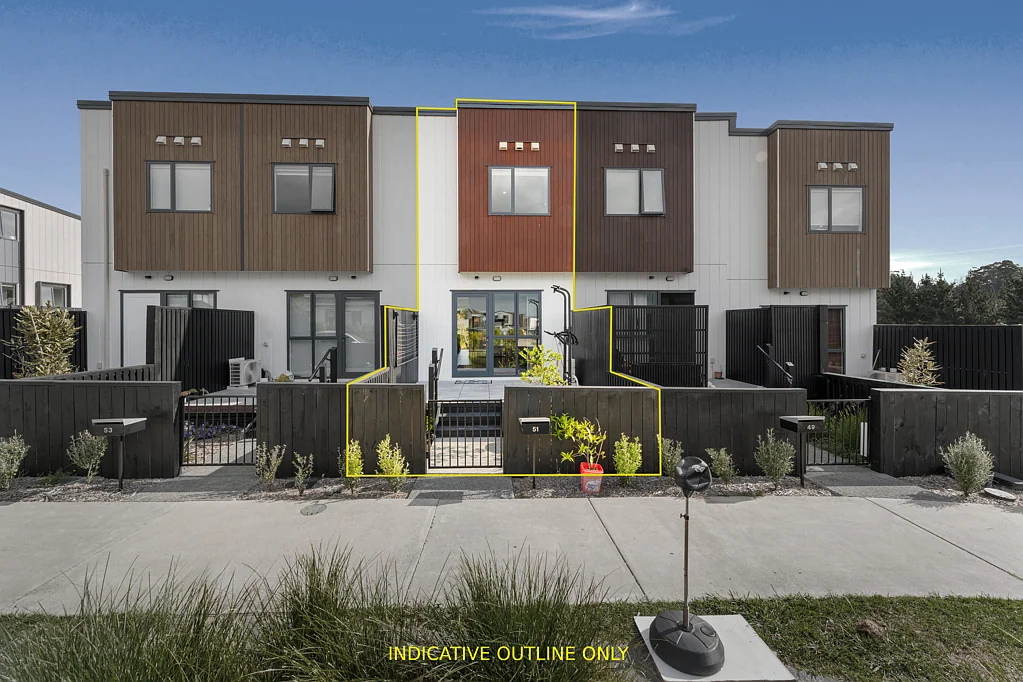 Flat Bush 3Moenga PRICED TO SELL! Freehold, 3 Beds, 2 Bath!