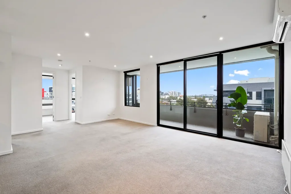 Luxury Coastal Living in the Heart of Port Melbourne