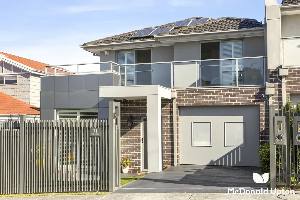 Essendon 3房 宽敞设计奢华 灵活高端娱乐 900毫米炉灶 石制吧台 城市景观阳台 靠近公园学校咖啡馆 Easy-Living Excellence, 4 Doors from the Park
