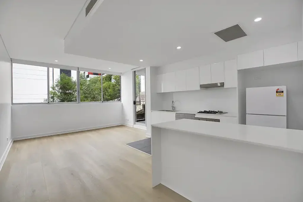 Large Modern Apartment with Study Nook