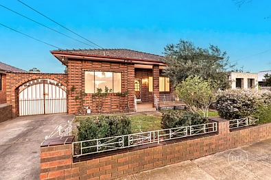 Thornbury 3房 街边停车位、后方 ROW 和 630 平方米地块……真是个好发现！ Off Street Parking, ROW At The Rear And A 630m2 Allotment…What A Find!