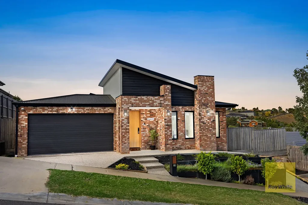 Bacchus Marsh 4 Bedroom Elevated Luxury Meets Breathtaking Sunsets: Your Dream Home Awaits