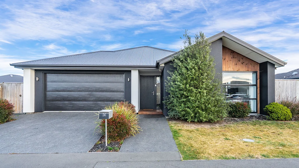 Burwood 3ห้องนอน A Home to Love, A Location to Enjoy